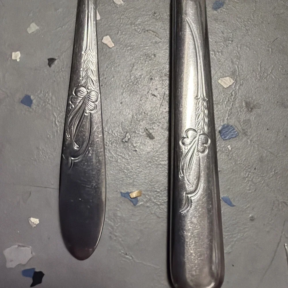 HB Co. Stainless Steel HEATHER/EVERGLO Lot of 2 Teaspoons/ 2 Knives